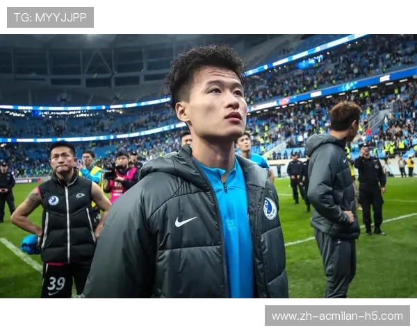 大连英博林良铭中路策动射门，激情四射的精彩时刻